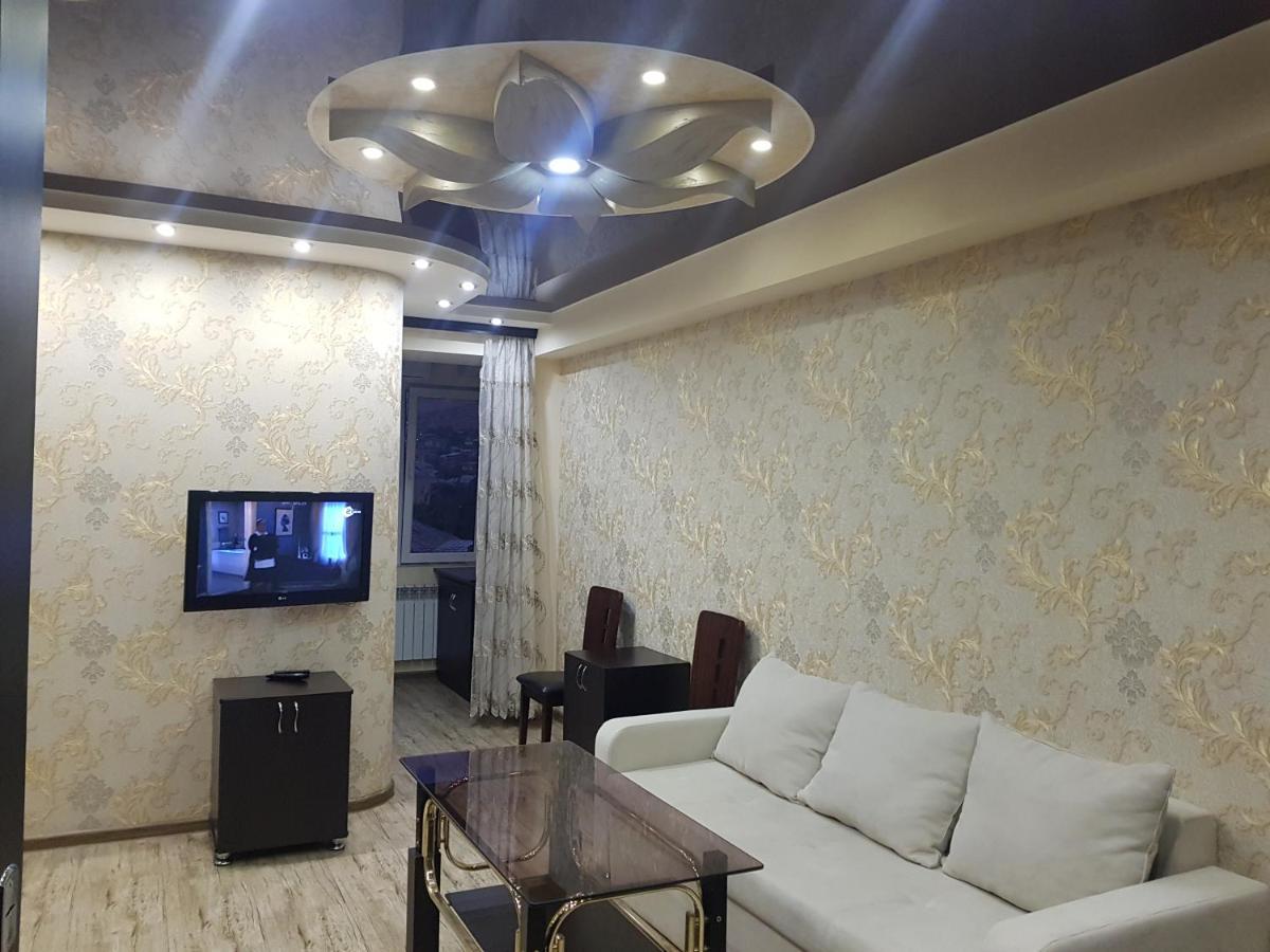 Luxury Apartment-3 In The Center Of Yerevan, Safaryans Family Luaran gambar